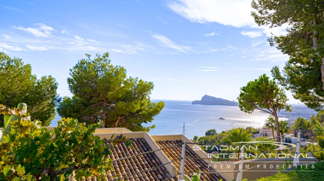 Spacious Luxury Villa with Stunning Sea Views in Altea Hills