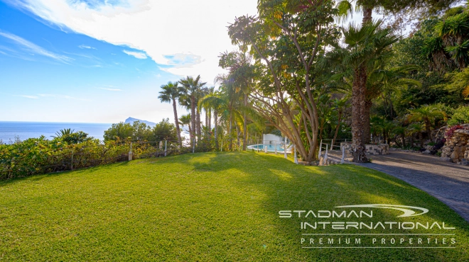 Spacious Luxury Villa with Stunning Sea Views in Altea Hills