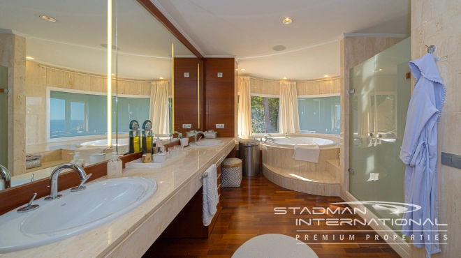 Spacious Luxury Villa with Stunning Sea Views in Altea Hills