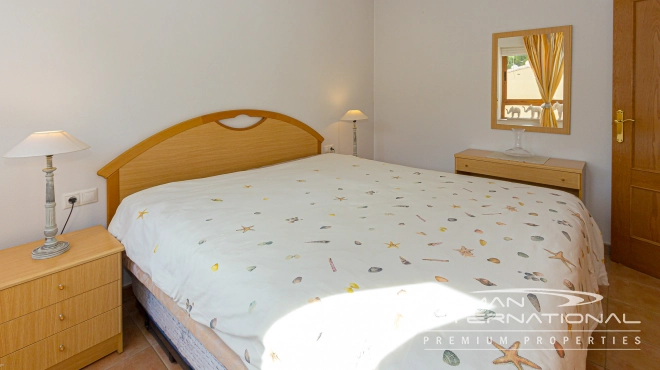 Penthouse Apartment with South-Facing Terrace in the Center of Albir