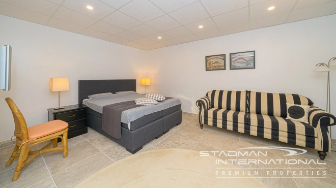 Single-level Villa with Sea Views, Spacious Garage and Underbuild