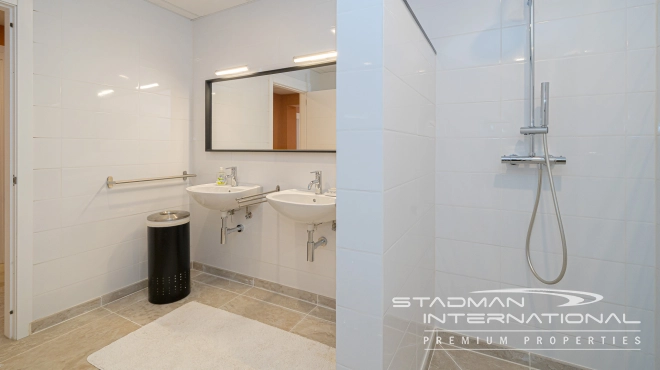 Single-level Villa with Sea Views, Spacious Garage and Underbuild