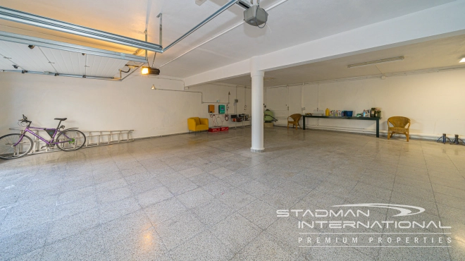 Single-level Villa with Sea Views, Spacious Garage and Underbuild