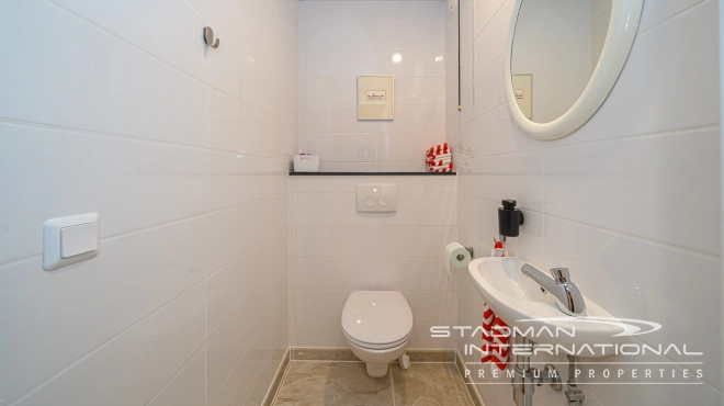 Single-level Villa with Sea Views, Spacious Garage and Underbuild