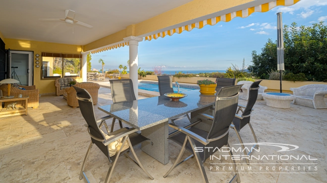 Single-level Villa with Sea Views, Spacious Garage and Underbuild