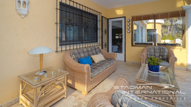 Single-level Villa with Sea Views, Spacious Garage and Underbuild