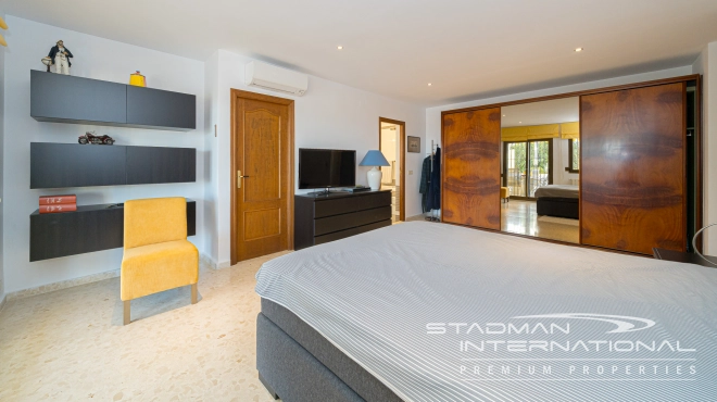 Single-level Villa with Sea Views, Spacious Garage and Underbuild