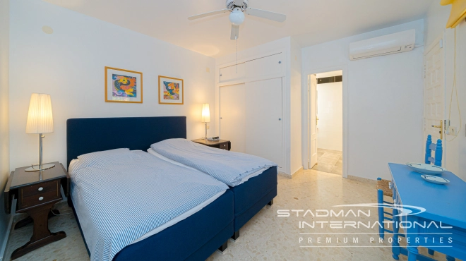 Single-level Villa with Sea Views, Spacious Garage and Underbuild