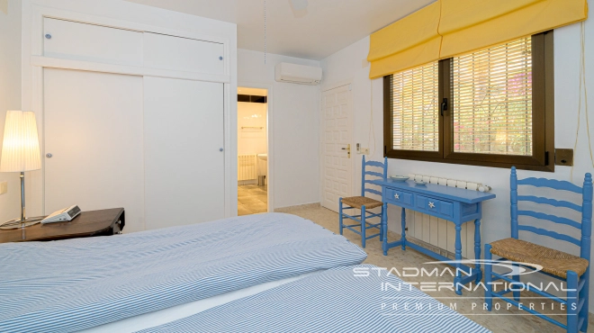 Single-level Villa with Sea Views, Spacious Garage and Underbuild