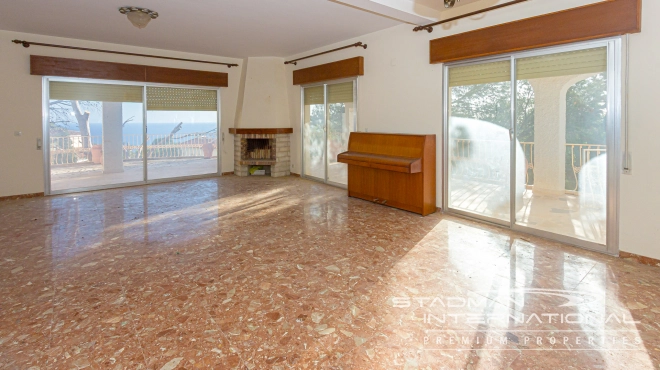 Renovatieproject met Zeezicht op een Toplocatie in Altea La Vella