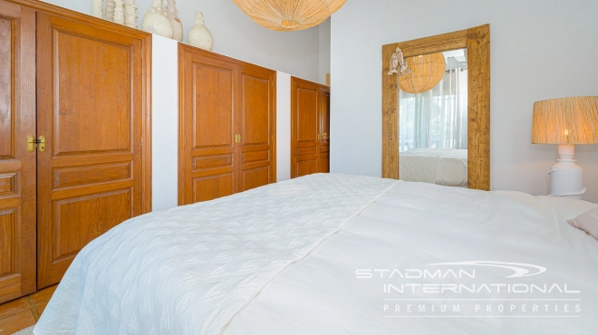 Klassevolle Gelijkvloerse Villa met Prachtig Zeezicht