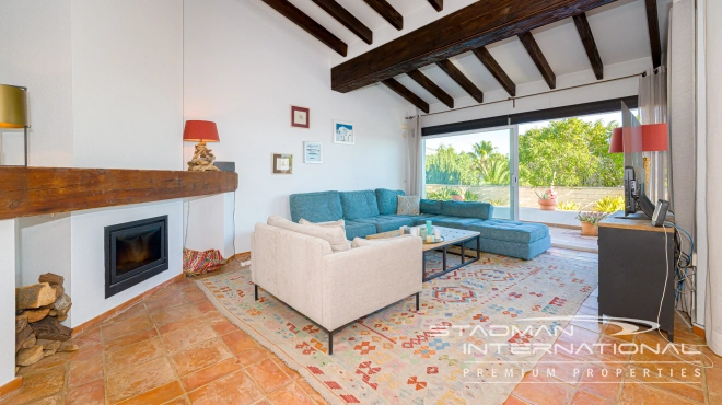 Klassevolle Gelijkvloerse Villa met Prachtig Zeezicht