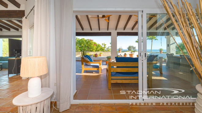 Klassevolle Gelijkvloerse Villa met Prachtig Zeezicht