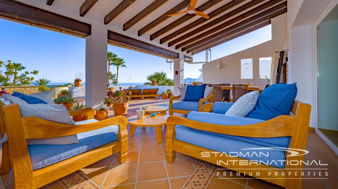 Klassevolle Gelijkvloerse Villa met Prachtig Zeezicht