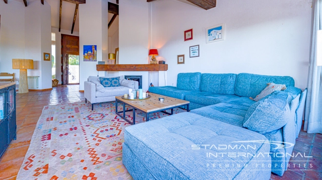 Klassevolle Gelijkvloerse Villa met Prachtig Zeezicht