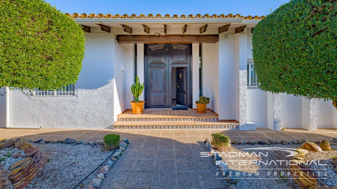 Klassevolle Gelijkvloerse Villa met Prachtig Zeezicht