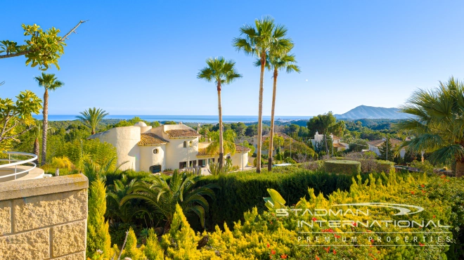 Klassevolle Gelijkvloerse Villa met Prachtig Zeezicht
