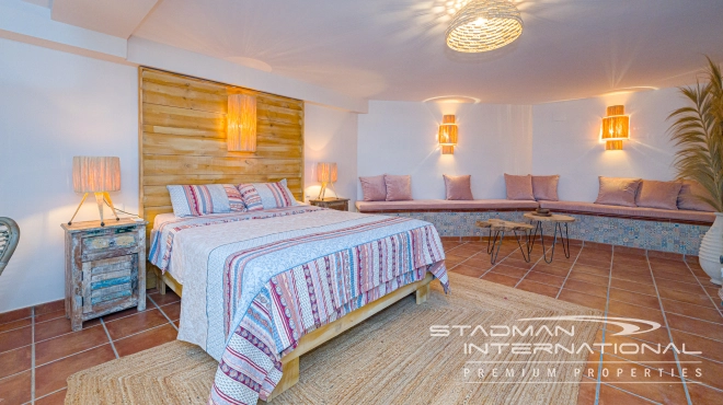 Klassevolle Gelijkvloerse Villa met Prachtig Zeezicht