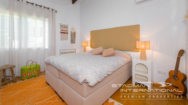 Klassevolle Gelijkvloerse Villa met Prachtig Zeezicht