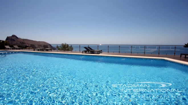 Ruim Luxe Appartement met Panoramisch Zeezicht in Altea Hills