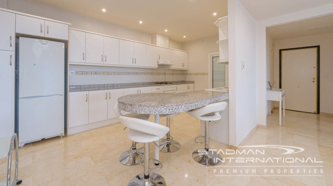 Ruim Luxe Appartement met Panoramisch Zeezicht in Altea Hills