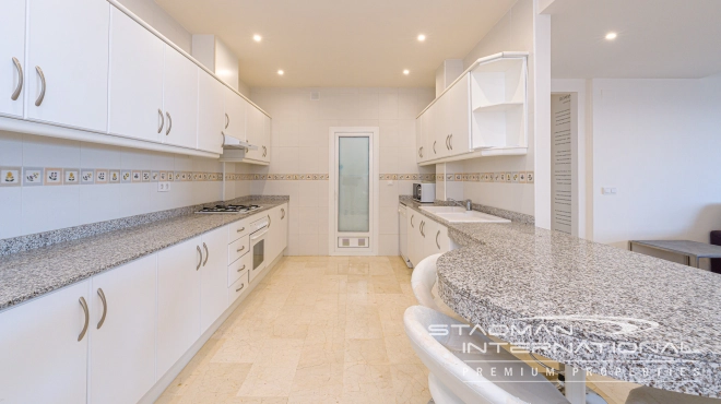 Ruim Luxe Appartement met Panoramisch Zeezicht in Altea Hills