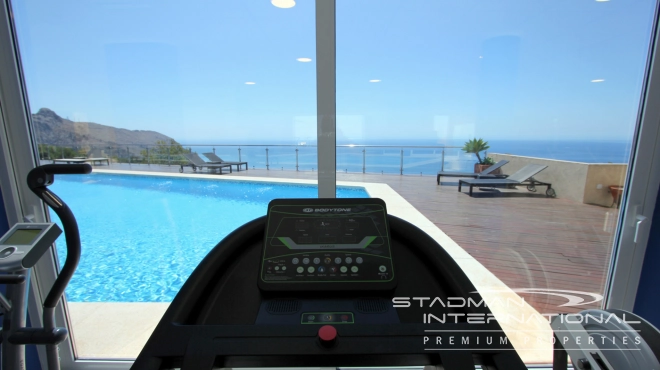 Ruim Luxe Appartement met Panoramisch Zeezicht in Altea Hills