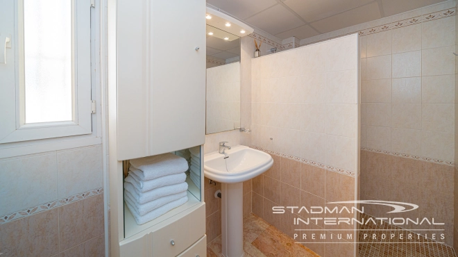 Appartement aan het Strand met Groot Terras en Zeezicht