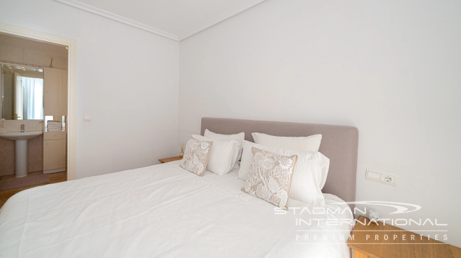 Appartement aan het Strand met Groot Terras en Zeezicht