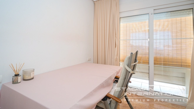 Appartement aan het Strand met Groot Terras en Zeezicht