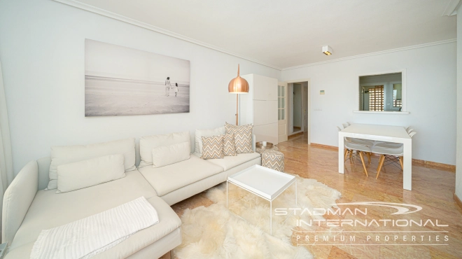 Appartement aan het Strand met Groot Terras en Zeezicht