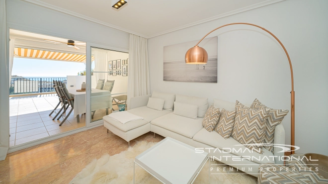 Appartement aan het Strand met Groot Terras en Zeezicht