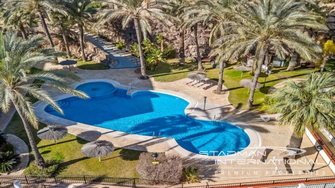 Appartement aan het Strand met Groot Terras en Zeezicht