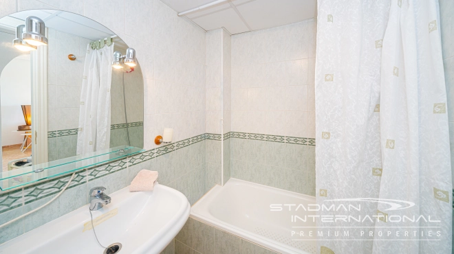 Appartement aan het Strand met Groot Terras en Zeezicht