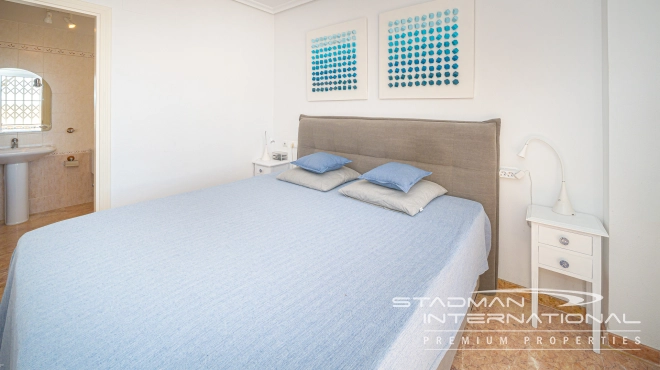 Appartement aan het Strand met Groot Terras en Zeezicht