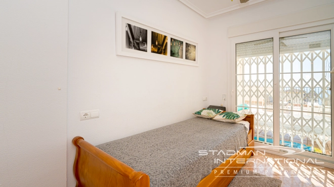 Appartement aan het Strand met Groot Terras en Zeezicht