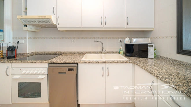 Appartement aan het Strand met Groot Terras en Zeezicht