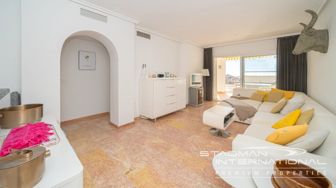 Appartement aan het Strand met Groot Terras en Zeezicht