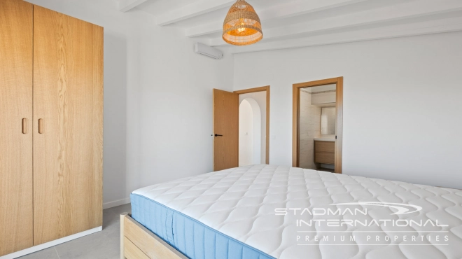 Volledig Gerenoveerde Villa met Prachtig Zeezicht