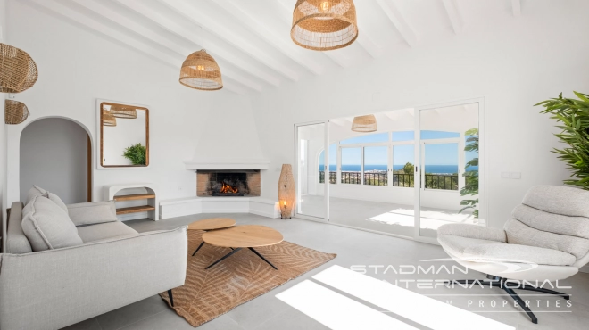 Volledig Gerenoveerde Villa met Prachtig Zeezicht