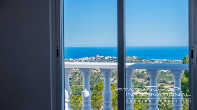 Volledig Gerenoveerde Villa met Prachtig Zeezicht