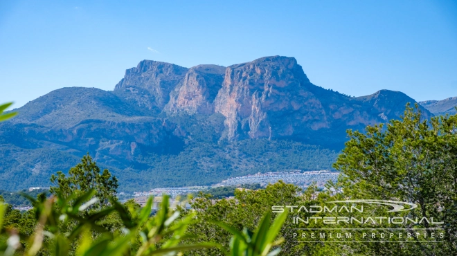 Volledig Gerenoveerde Villa met Prachtig Zeezicht