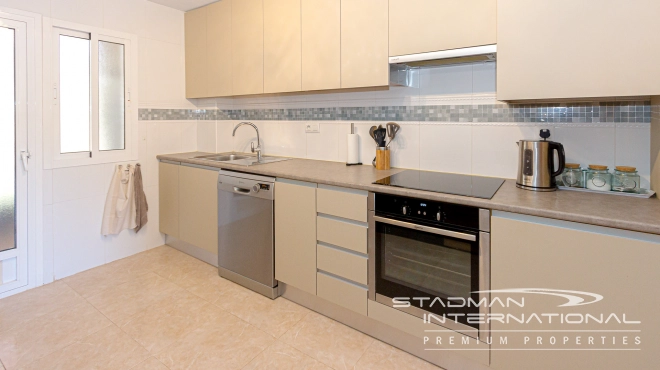 Ruim Hoekappartement met Prachtig Panoramisch Bergzicht