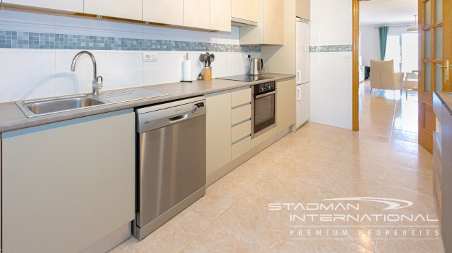 Ruim Hoekappartement met Prachtig Panoramisch Bergzicht