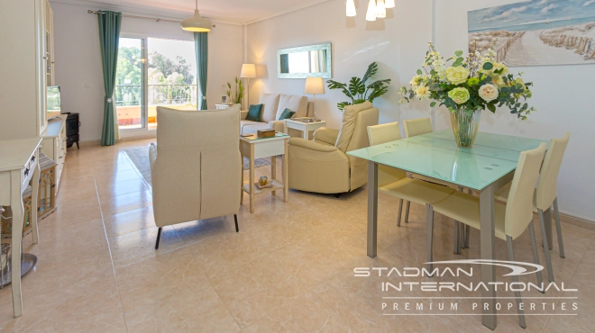 Ruim Hoekappartement met Prachtig Panoramisch Bergzicht