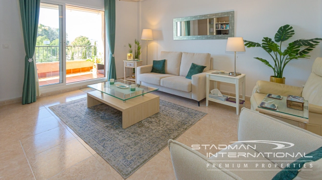 Ruim Hoekappartement met Prachtig Panoramisch Bergzicht