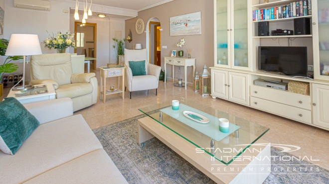 Ruim Hoekappartement met Prachtig Panoramisch Bergzicht