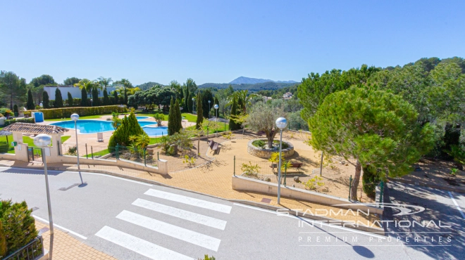 Ruim Hoekappartement met Prachtig Panoramisch Bergzicht