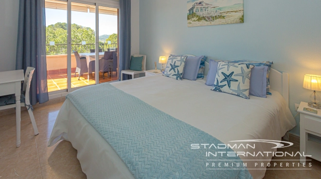 Ruim Hoekappartement met Prachtig Panoramisch Bergzicht