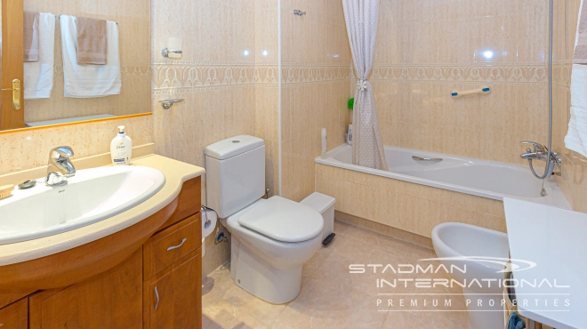 Ruim Hoekappartement met Prachtig Panoramisch Bergzicht